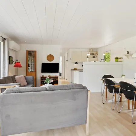 Ferienhaus Stunning In With House Sea View *