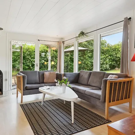 3 Bedroom Amazing In 別荘 *